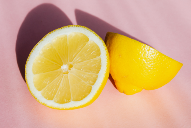 limoni-lucidi-buccia-non-edibile