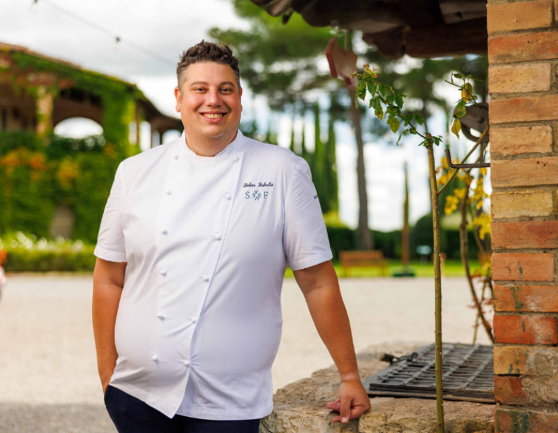 lo-chef-greco-stelios-sakalis-guida-il-ristorante-poggio-rosso-di-borgo-san-felice