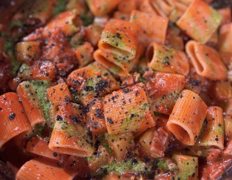 mezzi-paccheri-con-ragu-di-totani-e-patate