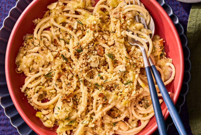 pasta-ai-porri-fondenti-con-panko-al-limone-e-aneto