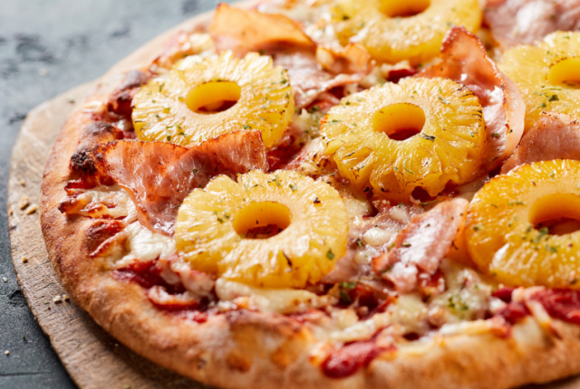 pizza ananas