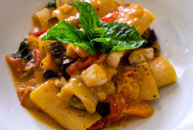 ricetta-rigatoni-pesce-spada-melanzane