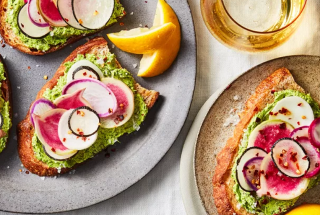 tartine-di-pasqua-con-ravanelli-rape-e-burro-alle-foglie