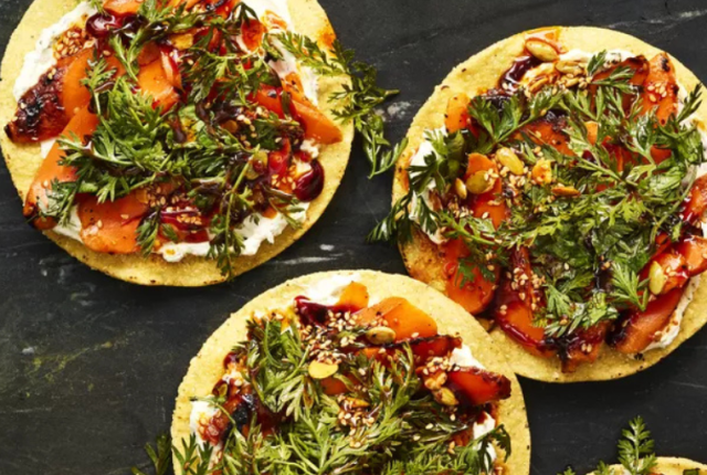 tostadas-di-carote-grigliate-ricetta