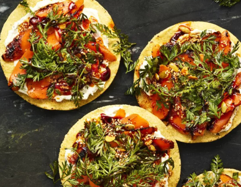 tostadas-di-carote-grigliate-ricetta