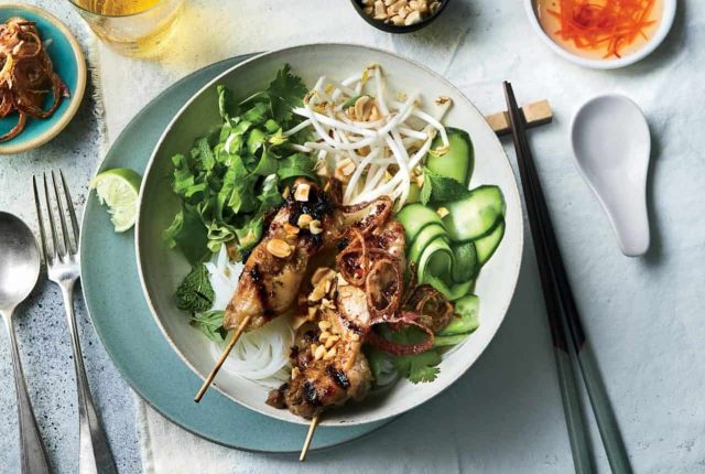 Vietnam-bowl-di-vermicelli-con-pollo-lemongrass